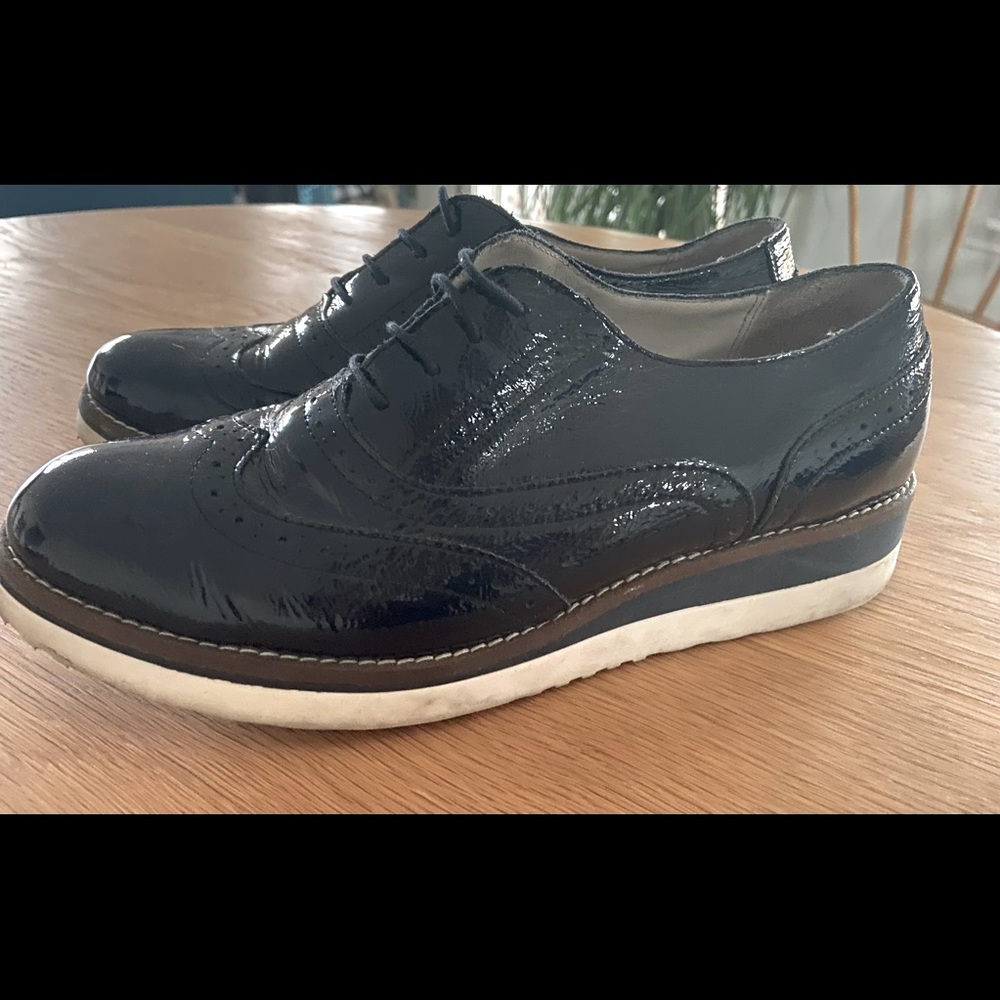 Boden patent navy wingtip shoes size 39
